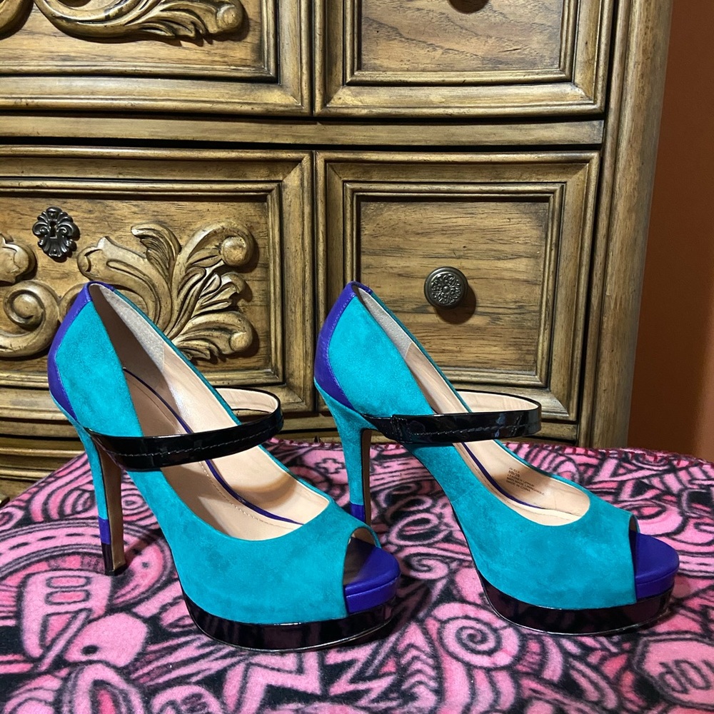 Heels - Picture 4 of 4